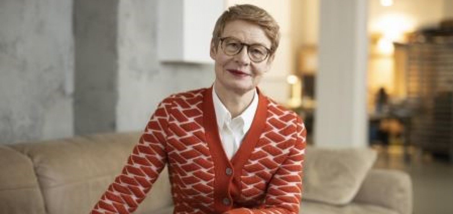 Regula Lüscher, Senate Building Director of Berlin, sitting on a sofa