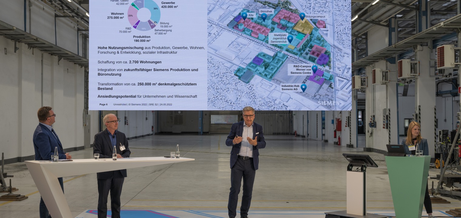 Stefan Kögl gived an overview of the high utilization mix of the Siemensstadt Square construction project