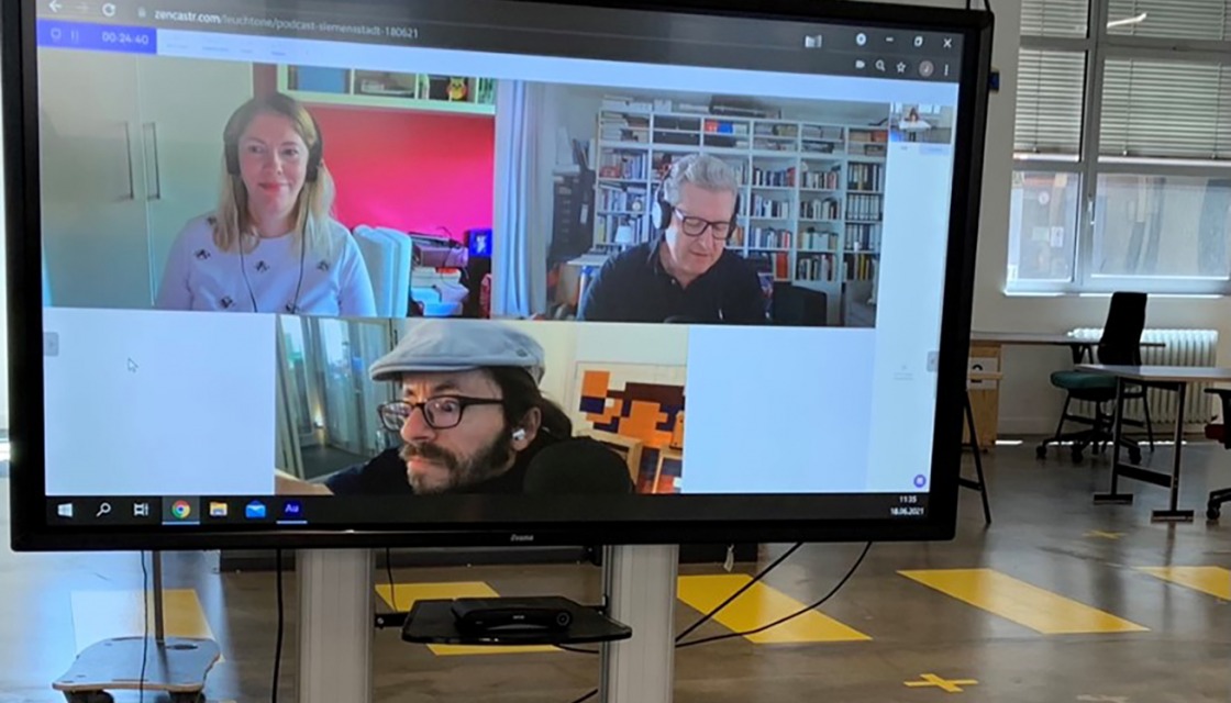 Overview of the participants at Siemensstadt Calling Inclusion: Marina Zdravkovic, moderator Stefan Kögl and Raul Krauthausen, bottom center.