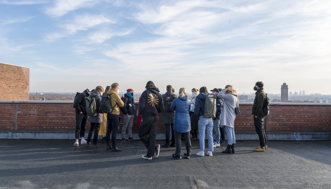 Every year the cultural association of the german industry invites students from several universities to participate in a competition | Picture © Etienne Girardet