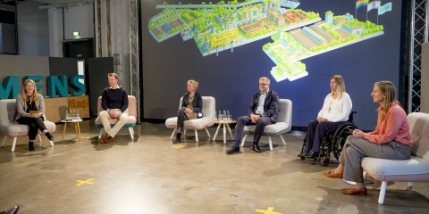 Foto des Bürgerforums der Siemensstadt Square im Oktober 2021, Stuhlkreis der Forumsteilnehmer vor Ort