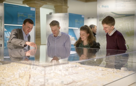 Visitors in front of the model Siemensstadt 2.0