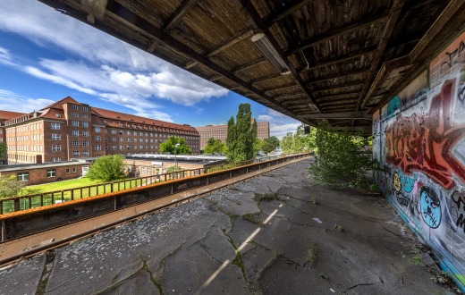 Photo of the old station of Siemensbahn with the view of Siemensstadt