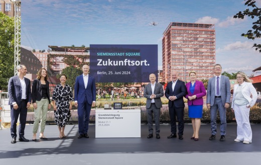 Gäste bei der Grundsteinlegung