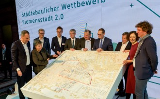 Die Jury präsentiert den Siegerentwurf des Städtebaulichen Wettbewerbs